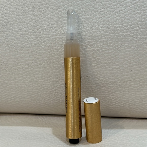 NIB Grande Lips Hydrating Lip Plumper 2.4 Ml 0.08 Oz Barely There Gloss - Picture 2 of 6